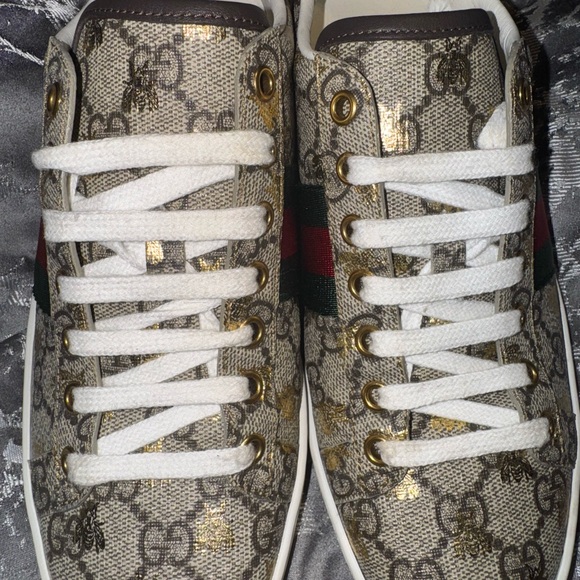 Gucci Monogram Sneakers with Red and Green Accents - Picture 3 of 11